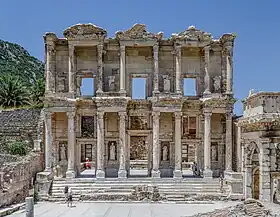 Façade de la bibliothèque de Celsus à Éphèse.