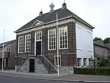 Ancien Hôtel de ville d'Erp, construit par Verhees en 1791, classé monument national depuis 1973.