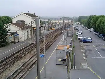 Quais de la gare d'Esbly, à 2,5&nbsp;km de la mairie.