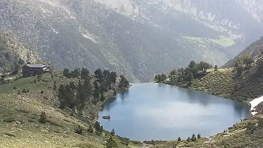 Le refuge au bord de l'estany de les Truites.