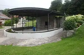 Fontaine-lavoir.
