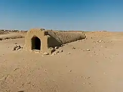 Extérieur de la tombe, sur le site d'El-Kourrou