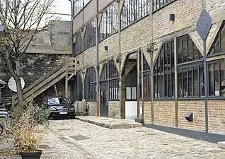 Troisième cour.