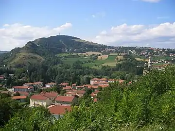 Orgues d'Espaly à gauche,devant le mont Denise(vue vers le nord-ouest).