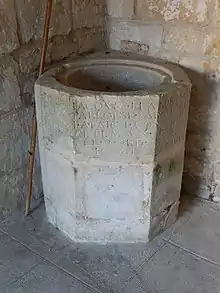 La cuve baptismale.