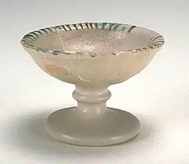 Coupe médiévale peinte en vert ramina, Faenza, dernier quart XIVe&nbsp;siècle.