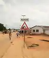 Famille sur la route du marché de Tokpa-Domè.