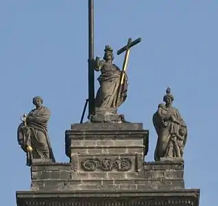 Foi, espérance et charité. Sculptures de Manuel Tolsá&nbsp;(es) sur la cathédrale Métropolitaine de Mexico.