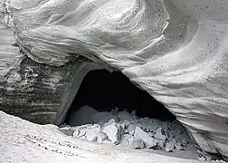 Grotte de Fele, Lelepa.