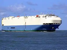 Le Felicity Ace, roulier d'une capacité de 4&nbsp;000&nbsp;Véhicules, victime d'un incendie le 16 février 2022.