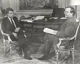 Le Président du gouvernement Felipe González interviewé par le journaliste Ramón Colom (es) pour Informe Semanal.