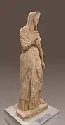 Statue de type « Grande Herculanaise », copie du IIe&nbsp;siècle d'après un modèle du IVe&nbsp;siècle&nbsp;av. J.-C. Musée archéologique d'Héraklion.