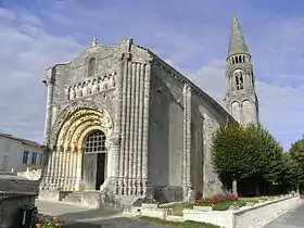 Église du XIIe siècle.