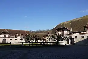 La cour de la ferme.