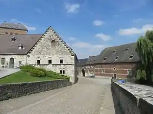 La ferme et la brasserie.