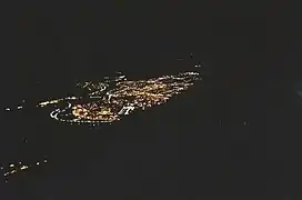 Endurance Trail 2021. La ville de Millau éclairée vue depuis le Puncho d'Agast (839&nbsp;m), le dernier sommet avant la descente finale vers Millau. Il est fréquent de terminer de nuit sur l'Endurance Trail.