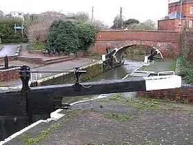 Le canal et l'écluse de Firepool.