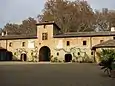 Les communs, vus de la cour intérieure.