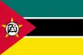 Drapeau de la République populaire du Mozambique d'avril à mai 1983.