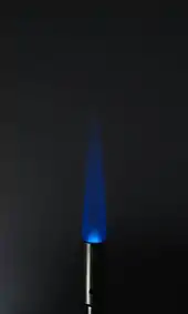 Flamme de prémélange avec écoulement du gaz.