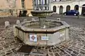 La fontaine vers l'église