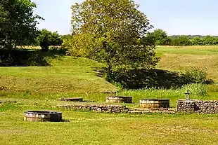 Bassin de captage des eaux salées aux Fontaines Salées.