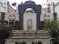 Fond de la cour d'honneur avec la fontaine du XVIIIe&nbsp;siècle
