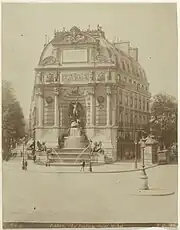 La fontaine Saint-Michel photographiée à la fin du XIXe&nbsp;siècle par Neurdein.