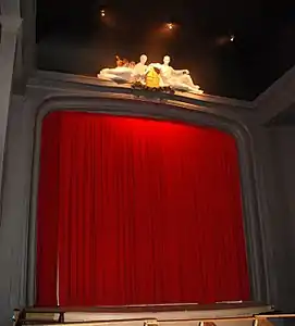 La scène.