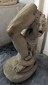 Fragment de jambe d'Hercule (restauration peut-être abandonnée au XVIIe&nbsp;siècle).