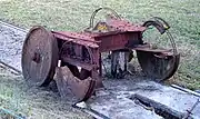 Vestige d'un chariot de porte.