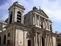 L'église Notre-Dame depuis la rue de la Paroisse.