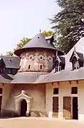 Les écuries.