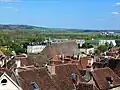 Vue sur l'imposante toiture de l'Hôtel-Dieu.