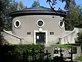 Chapelle intégrée à la digue