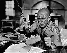 Avec Richard Basehart (couché), dans Moby Dick (1956)