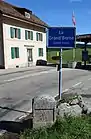La Grand'Borne, à 4&nbsp;km du bourg, borne frontière franco-suisse N° 8 en direction de L'Auberson.