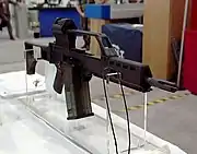 Carabine G36K avec deux magasins assemblés ensemble (jungle style&nbsp;(en)).