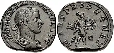 Sesterce de Gordien III, atelier de Rome, 13e&nbsp;émission (244) ; au droit, l'empereur Gordien III Pius Felix Augustus, tête laurée, portant le paludamentum ; au revers, Mars Propugnator (repoussant l'ennemi) avançant vers la droite portant bouclier et la lance.