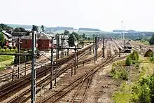 Voies, quais et bâtiment voyageurs.