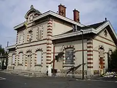 Côté rue.