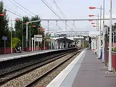Vue en direction d'Aéroport CDG&nbsp;2/Mitry - Claye depuis le sud du quai pour Saint-Rémy-lès-Chevreuse.