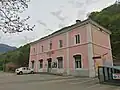 Autre point de vue de la façade avant.