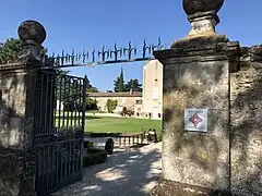 Château de Genas, grille d'entrée.