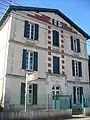 La gendarmerie, avenue de la gare.