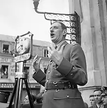 Le 23 août 1944 en route vers Rambouillet qu'il atteindra à 18 heures, le général de Gaulle prononce une allocution depuis les marches de la grande Poste de Chartres : « Combien m’émeut l’accueil magnifique de Chartres, Chartres libéré ! Chartres sur le chemin de Paris, c’est-à-dire sur le chemin de la victoire ! ».