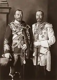 Ils ressemblent à deux jumeaux richement décorés.