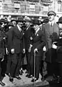 Avec Charlie Chaplin devant le Claridge's à Londres en 1921.