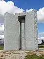 Monument en hébreu et hindi