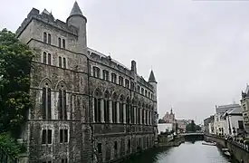 Le château de Gérard le Diable, au bord de l'ancien Escaut.